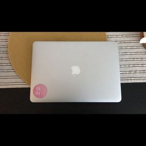 Apple laptop with charger. In great condition!